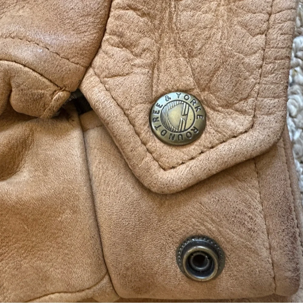 Vintage Men's leather Jacket Roundtree & Yorke SZ L needs to be cleaned/treated